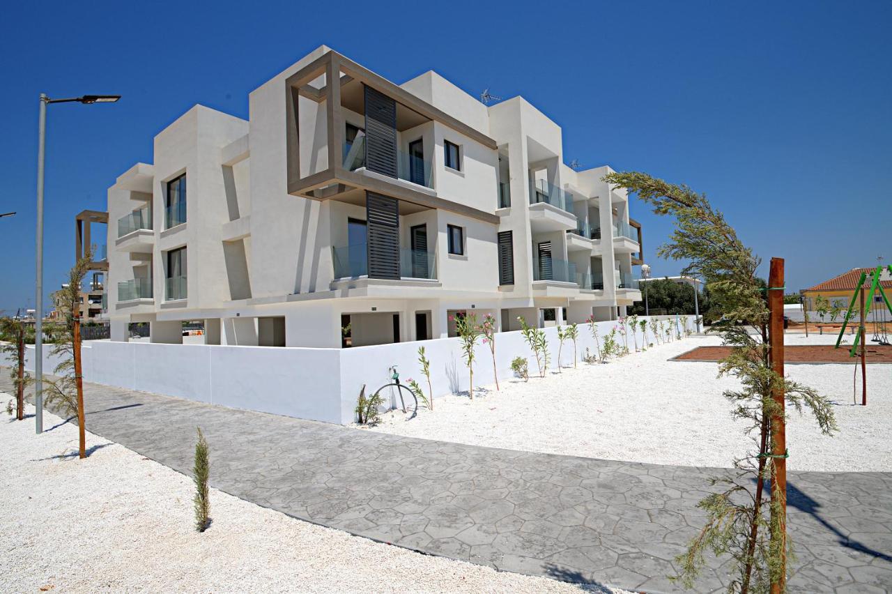 Golden Tree Apartment Paralimni Exterior foto